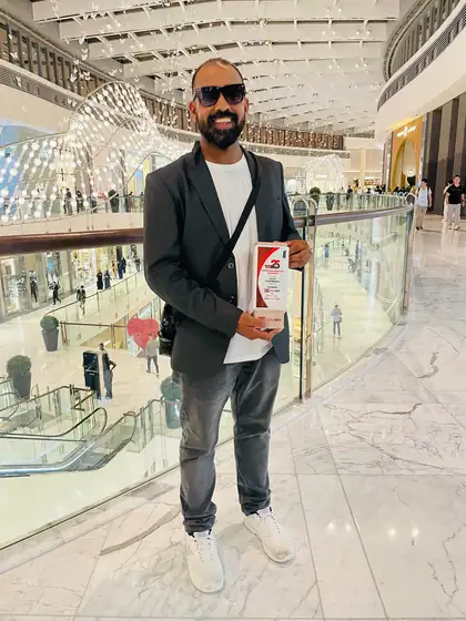 Harendrasingh Rajput holding the Top 25 Emerging Marketing Innovator award at Dubai Mall